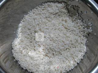 蜜枣红豆糯米粽的做法步骤：1