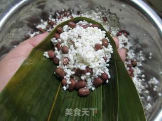 蜜枣红豆糯米粽的做法步骤：7