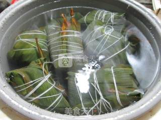 蜜枣红豆糯米粽的做法步骤：9