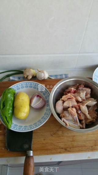 家常黄焖鸡的做法步骤：1