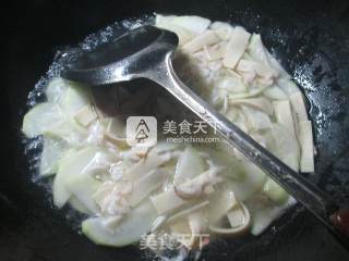 虾皮千张煮长瓜的做法步骤：8