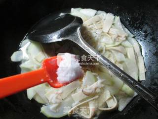 虾皮千张煮长瓜的做法步骤：10