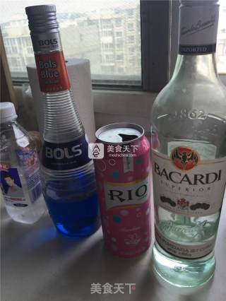 海之蓝鸡尾酒的做法步骤：1