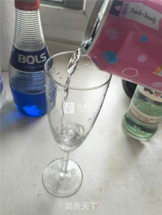 海之蓝鸡尾酒的做法步骤：3