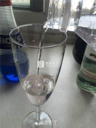 海之蓝鸡尾酒的做法步骤：4