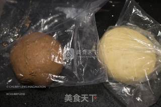 巧克力双色奶香花卷的做法步骤：3