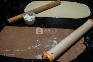 巧克力双色奶香花卷的做法步骤：5
