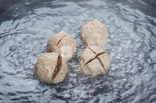 鑫潮牛牛肉丸粿条汤的做法步骤：2