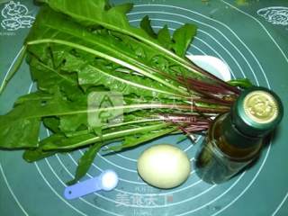 亚麻籽油蒲公英煎蛋饼的做法步骤：1