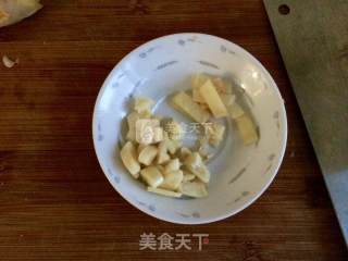毛豆榨菜肉丝的做法步骤：1