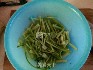 芹菜豆干炒肉丝的做法步骤：2