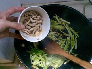 芹菜豆干炒肉丝的做法步骤：9