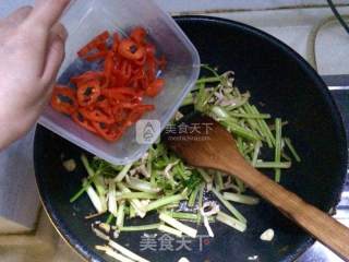 芹菜豆干炒肉丝的做法步骤：10