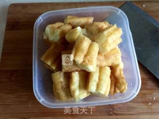 丝瓜炒油条的做法步骤：3