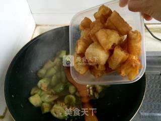 丝瓜炒油条的做法步骤：9