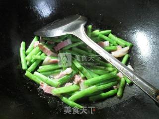 咸肉炒梅豆的做法步骤：8