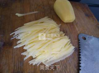 土豆丝的做法步骤：2
