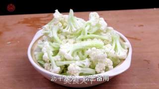 私房小菜一碟【炝炒脆花菜】的做法步骤：1