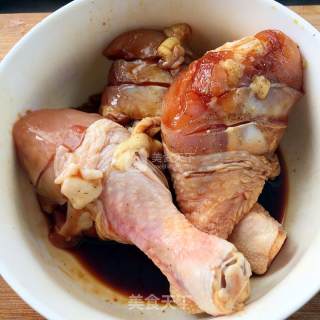 鸡腿烤土豆的做法步骤：1