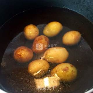 鸡腿烤土豆的做法步骤：2
