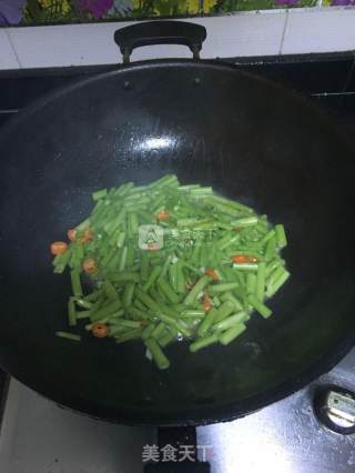酸辣空心菜梗的做法步骤：3