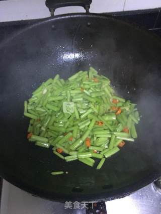 酸辣空心菜梗的做法步骤：4