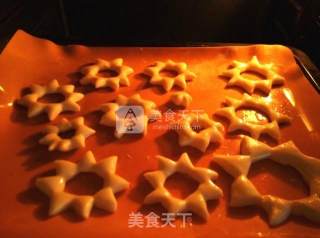 巧克力甜甜圈圣诞树的做法步骤：7