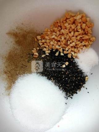 中式传统黑芝麻椒盐酥饼的做法步骤：4