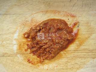 串烧鲑鱼泡菜饭团的做法步骤：1