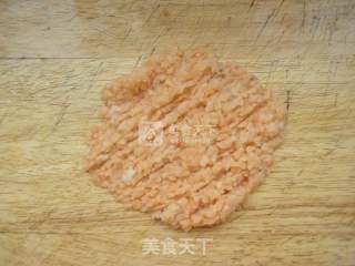 串烧鲑鱼泡菜饭团的做法步骤：2