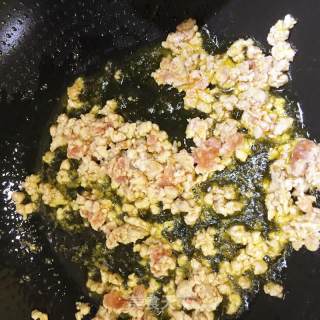 青豆肉臊戚风蛋糕的做法步骤：3