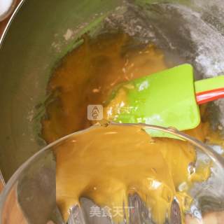 青豆肉臊戚风蛋糕的做法步骤：10