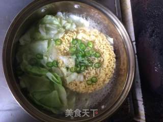 分享一款高大上的泡面吃法的做法步骤：2