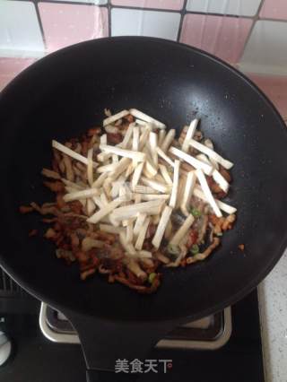 杏鲍菇炒肉肉的做法步骤：2