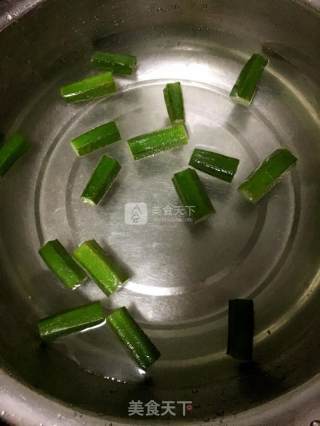 烤培根秋葵卷的做法步骤：3
