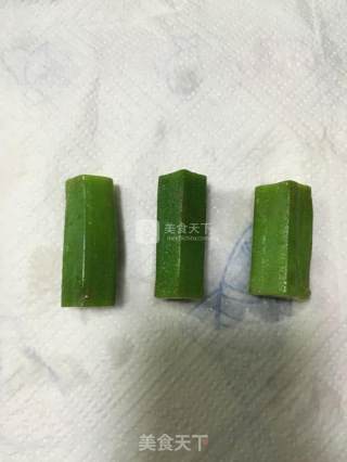 烤培根秋葵卷的做法步骤：4