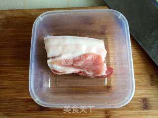 下饭神菜——土豆回锅肉的做法步骤：1