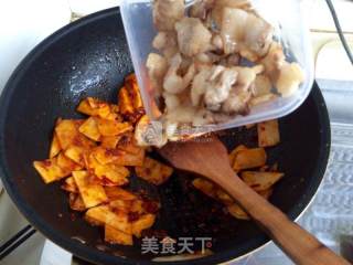 下饭神菜——土豆回锅肉的做法步骤：12