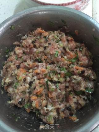 香菜糯米肉丸子的做法步骤：3