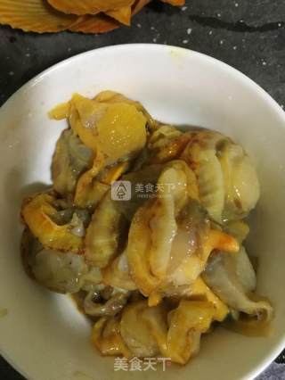 蒜蓉粉丝蒸扇贝的做法步骤：1