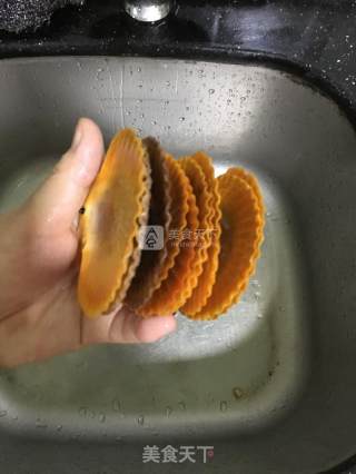 蒜蓉粉丝蒸扇贝的做法步骤：3