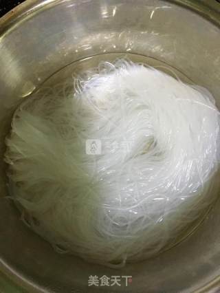 蒜蓉粉丝蒸扇贝的做法步骤：4