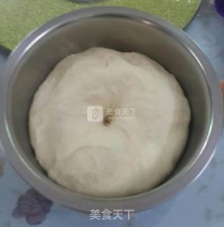 香葱火腿鸡肉松面包卷的做法步骤：5