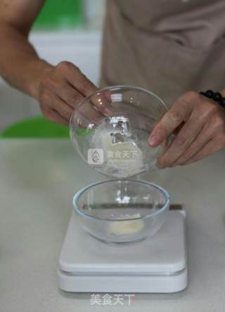 镜面蛋糕的做法步骤：1