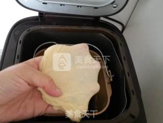 用面包机和面快速出膜的心得——肉松面包卷的做法步骤：6
