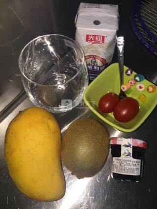 卑鄙～杯壁水果酸奶的做法步骤：1