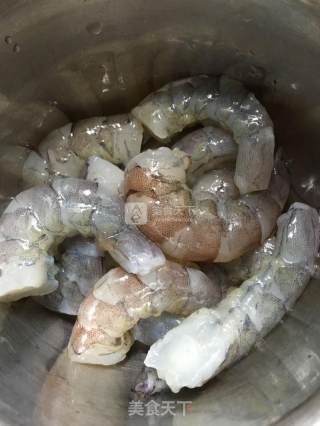鲜虾仁炒鸡蛋的做法步骤：2
