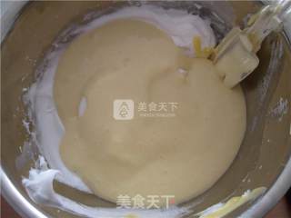 戚风纸杯蛋糕的做法步骤：8