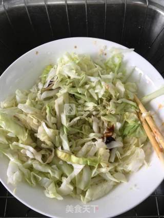 拌圆白菜的做法步骤：2