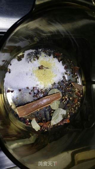川麻香辣花生米（极少油，面包机版）的做法步骤：1